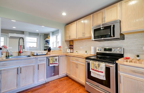 Points House | Serene Springfield Retreat on 6 Acres w/Hot Tub!