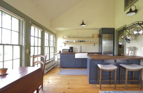 Addison Cottage | Serene, sun splashed cottage