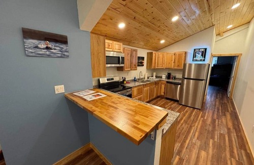 Cordova Apartment | Serenity Adventures - Sunnyside Bunkhouse