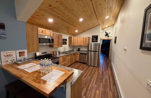 Cordova Apartment | Serenity Adventures - Sunnyside Bunkhouse