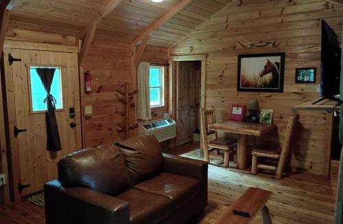 Carbon Hill House | Settlers Roost at Avenwood Cabins