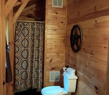 Carbon Hill House | Settlers Roost at Avenwood Cabins