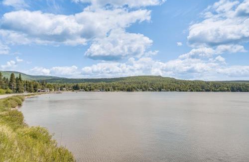 Morgan House | Seymour Lake Across St! Scenic Home w/Hot Tub