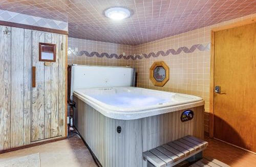 Morgan House | Seymour Lake Across St! Scenic Home w/Hot Tub