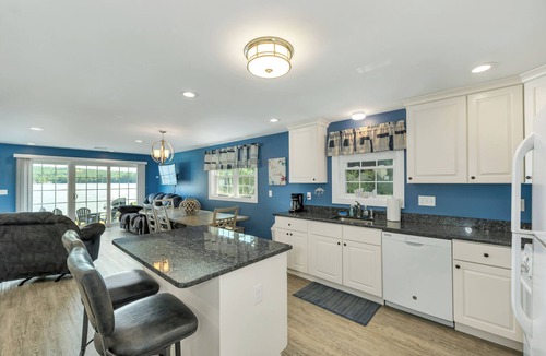 Lochmere House | Shades of Summer on Lake Winnisquam