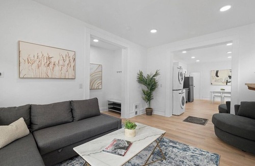 Shadyside Apartment | Shadyside/Central @1 Spacious and Modern 1Bdr with Free Parking