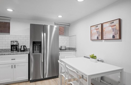 Shadyside House | Shadyside/Pittsburgh, Modern & Quiet 1 Bedroom Apartment with Free Parking