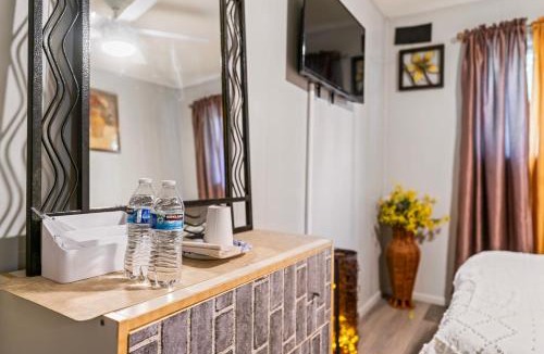 Russian Jack Park House | ShaligoHomes Sunset Room On 6th Ave