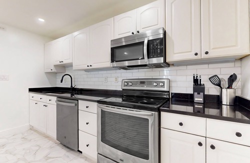 Everett House | Shop, Dine, Unwind! Gateway to Boston Sights