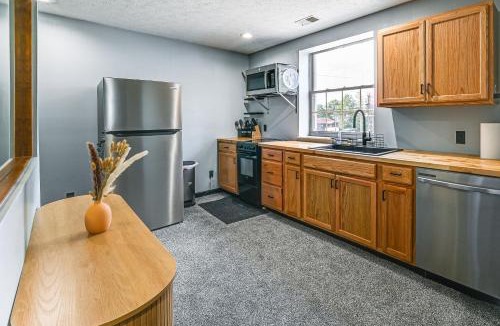 Parkersburg House | Shop & Stroll! Central Parkersburg Stay Near Dtwn