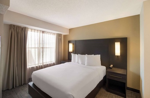 Richardson Hotel | Short drive from Addison Airport! Pet-friendly, Breakfast, Pool, Tennis Court!
