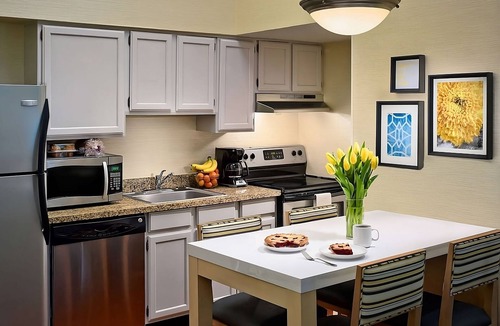 Middleburg Heights Hotel | Short Walk to Lake to Lake Western Trail Head! 2 Spacious Units W/Full Kitchen