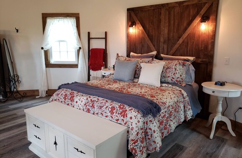 Ste Genevieve House | Silo Farm Haus- located in the heart of wine country!