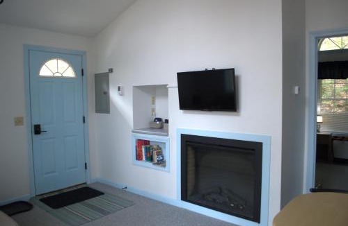 Norway House | Silver Maple Cottage