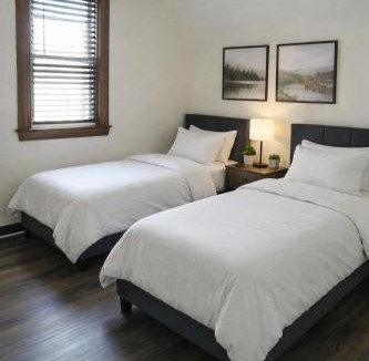Pittsburgh House | Simple Comfort Stay