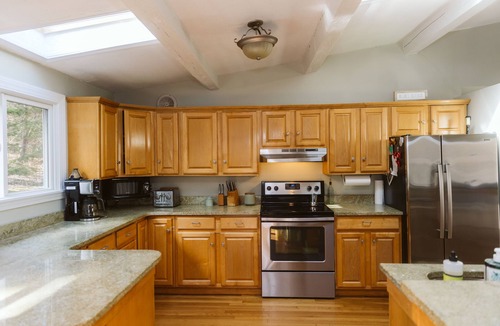 Manchester-by-the-Sea House | Singing Beach Passes|Outdoor fireplace|Wraparound Deck|King Bed