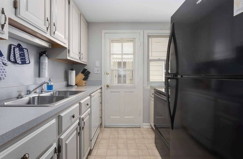 North Kansas City House | Single Level 1 Bedroom Home ready for SPORTS FANS
