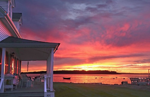 Bailey Island House | Situated at the waters edge with picturesque sunset views to Mt Washington.