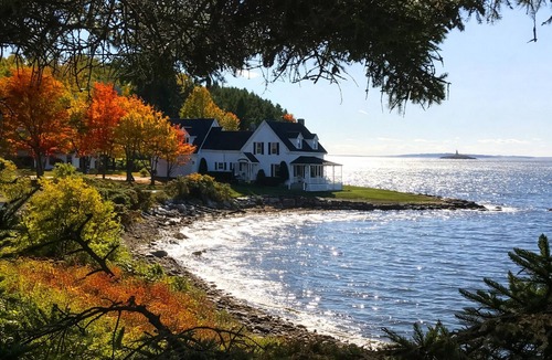 Bailey Island House | Situated at the waters edge with picturesque sunset views to Mt Washington.