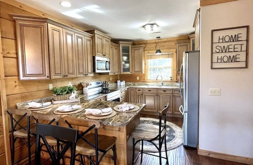 Edray House | Ski In/Out @ Loggers 16 - Private Hot Tub, 3 Kings, PS5, 85" TV, Rec+Gear Rms
