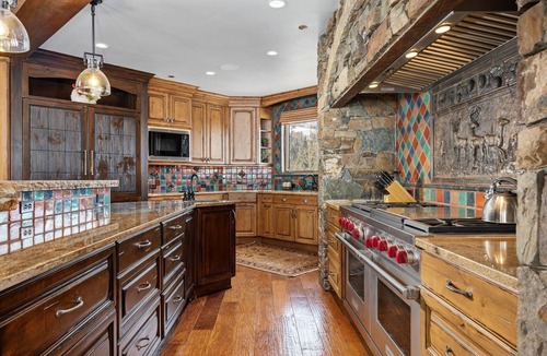 Empire Pass House | Ski-in/Ski-out Luxe Chalet– Hot Tub, Theater Room!