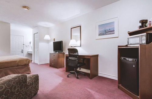 McCook Hotel | Sky-Palace Inn & Suites McCook