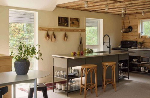 Brownsville House | Skyhawk Cabin: refined modern getaway with hot tub