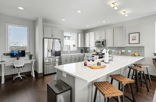 Katie Hill Neighborhood House | Skyline View-Patio & Fire Pit-Mins to Germantown