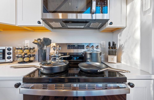 Bethel Ski Chalet | Sleep 29! Pano Views, Hot Tubs, Saunas, Game Rooms, Fire Pits, Dogs OK