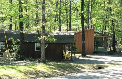 Mount Ida House | Sleep 7 at Fox Den Cabin, Near Lake Ouachita