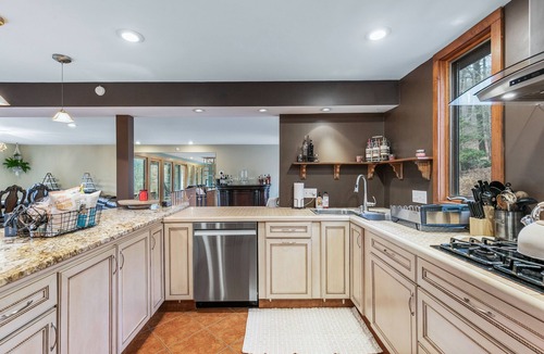Hamden House | Sleeping Giant Getaway w/Swim Spa/Tonal/Peloton