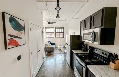 Downtown Wichita Apartment | Sleepover | Elite Studio + Parking - Wichita