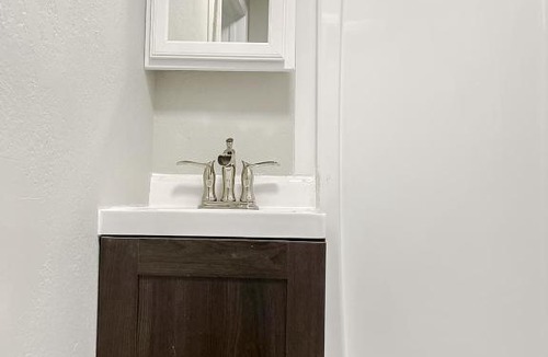 West Central Apartment | Sleepover Historic Downtown Springfield Apartments