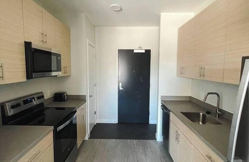 Des Moines Apartment | Sleepover | Upscale Studio and Gym - Des Moines