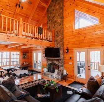 Carbon Hill House | Sleeps 16! Luxury Cabin with Game Room & Hot Tub