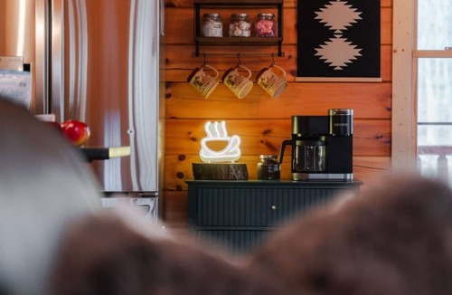 Carbon Hill Cabin | Sleeps 16! Luxury Cabin With Game Room & Hot Tub