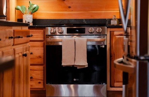 Carbon Hill Cabin | Sleeps 16! Luxury Cabin With Game Room & Hot Tub