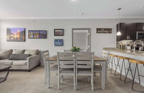 Overland Park Apartment | Sleeps 4 2 Bedroom Apt + KingBeds
