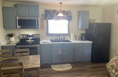 Cassville Condo | Sleeps 5 (unit 4b), pool, next to Big M Marina, 15 min to Roaring River