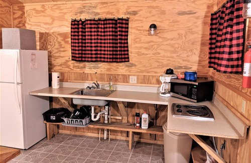 Victor Hotel | Sleeps up to 4, kitchenette, full bathroom, air conditioned/heated, free WiFi