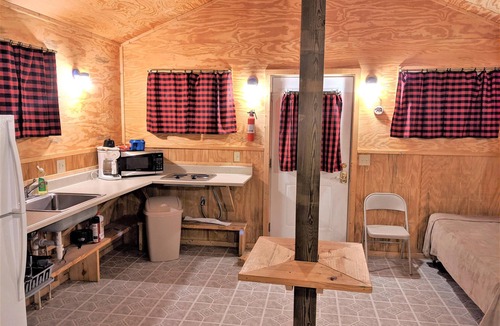 Victor Hotel | Sleeps up to 4, kitchenette, full bathroom, air conditioned/heated, free WiFi