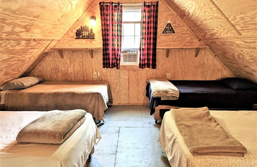 Victor Hotel | Sleeps up to 8, kitchenette, full bathroom, air conditioned/heated, free WiFi