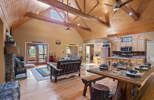 Berkeley Springs House | Sleepy Creek Getaway! Hot tub & Sauna