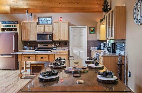 Berkeley Springs House | Sleepy Creek Getaway! Hot tub & Sauna