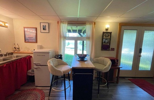Northport Apartment | Slice of Heaven, steps to the beach