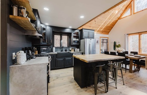 Slatyfork Farm House | Snowshoe Cabin: Hot Tub, Cold Plunge, Creek