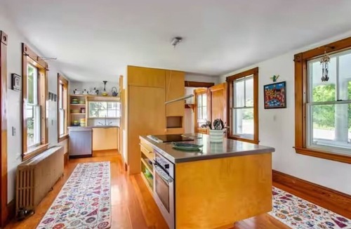 Somesville House | Somesville Village Historic Charmer. 5min to Acadia Mountain trailhead. Sleeps 9