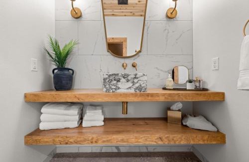 Jasper Hotel | Sommer House Inn-Aloha Room