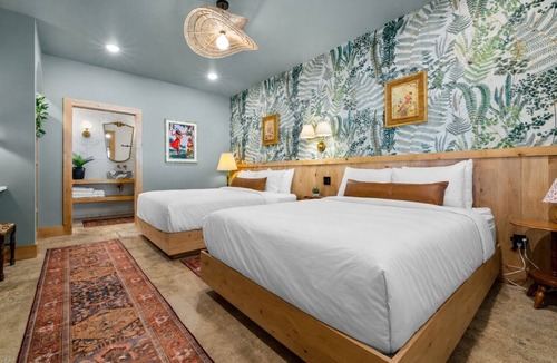 Jasper Hotel | Sommer House Inn-The Aloha Room