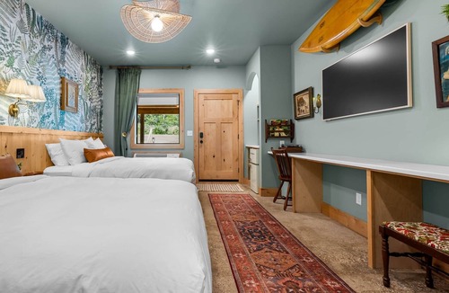 Jasper Hotel | Sommer House Inn-The Aloha Room